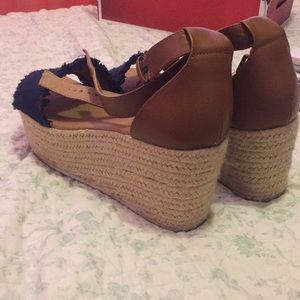 BRASH HEELED SANDALS